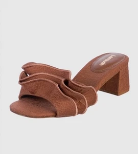 Sandalias Larroude Brigitte de tacón alto con volantes sin cordones para mujer caramelo 7,5 punta abierta - Imagen 1 de 14