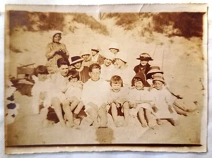 AZ451 photo circa 1910 groupe enfants à la mer tenues de plage - Picture 1 of 1