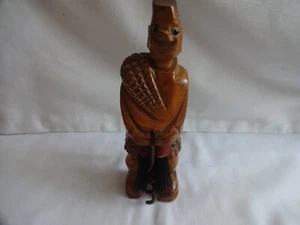 VINTAGE CARVED WOODEN GREEK MAN BOTTLE OPENER & WINE CORKSCREW & BRUSH - Foto 1 di 8