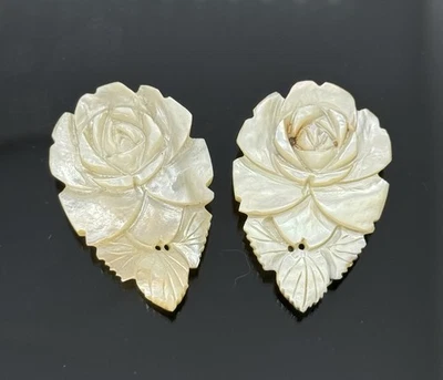 一对复古玫瑰雕刻珍珠母鞋夹 — 第 1/4 张图片