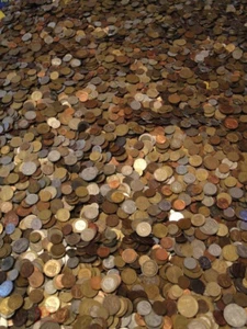 100+ Coins from Around the World / Mixed Bulk Lot ! - Picture 1 of 7
