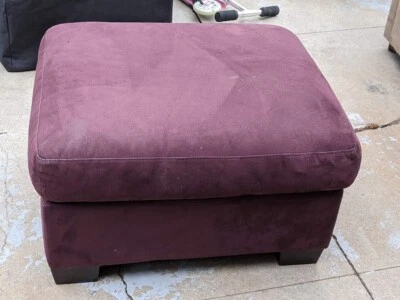 Comfy Relaxing Purple Ottoman  — 第 1/2 张图片
