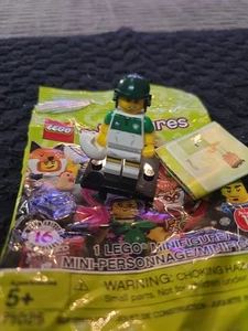 LEGO Rugbyspieler Minifigur LEGO Collectible Minifigur Serie 19 CMF 71025 - Bild 1 von 3