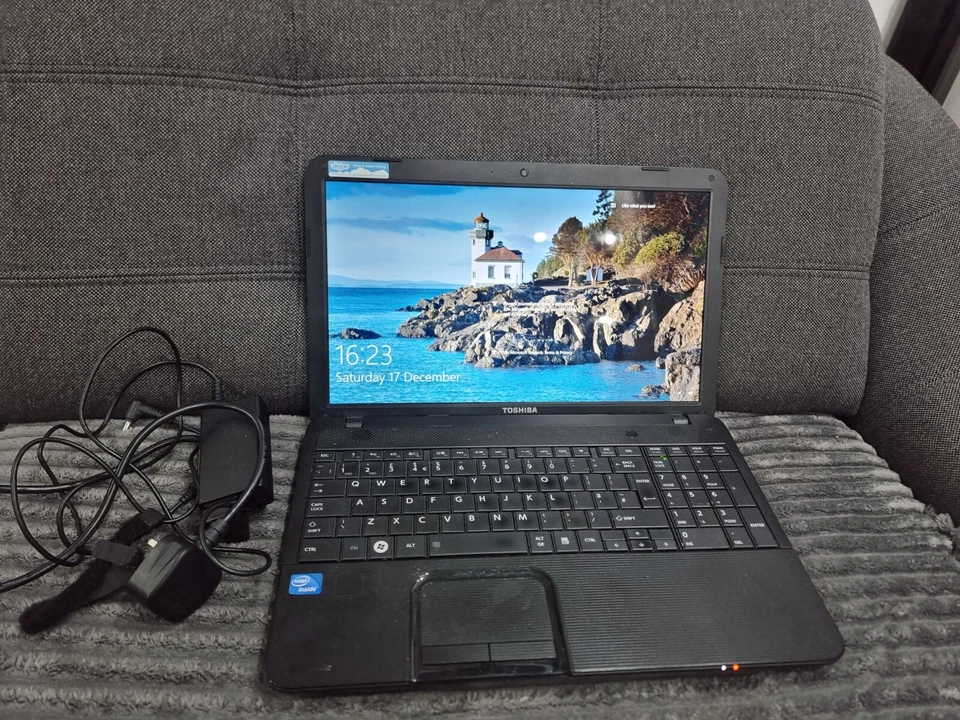 H415 Toshiba Satellite C850-10C Laptop Celeron B815 1.60GHz 4GB Ram 640GB HDMI - Image 1 of 4