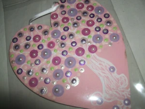 CUORE LEGNO ALBERO VITA DIPINTO MANO MANDALA BRILLANTINI CM 15x13 ROSA APPENDERE - Imagen 1 de 8