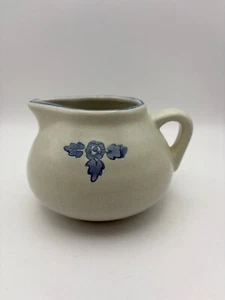 Vintage Pfaltzgraff Ceramic Gravy Boat Yorktowne 414Y Blue Flower C Handle - Picture 1 of 6