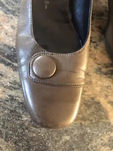 FABULOSO ARCHE BOMBAS VERDE CAQUI, EURO 39 EE. UU. 8 HECHAS EN FRANCIA, IMPERDIBLE - Imagen 1 de 4