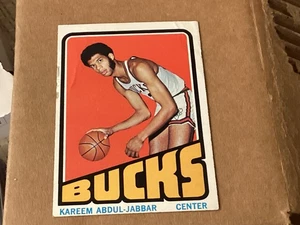 1972-73 Topps Basketball - Kareem Abdul-Jabbar #100 HOF Bucks Lakers -Molto buono - Foto 1 di 2
