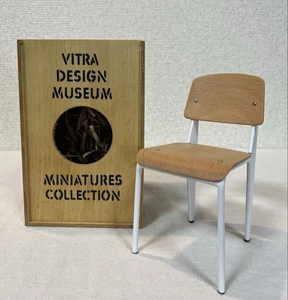 Vitra Design Museum Miniatur Standard Stuhl von Jean Prouve mit Holzbox - Bild 1 von 9
