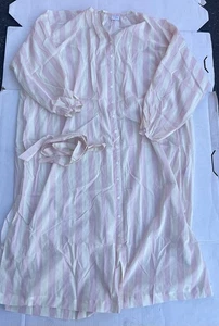 Pour Les Femmes Medium Mona Kleid mit Knopfleiste - gestreift rosa und creme 198 $ - Bild 1 von 6