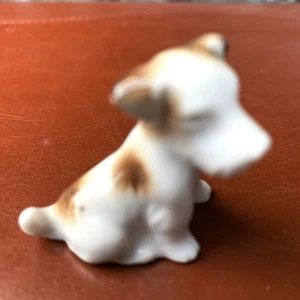 Vintage Miniatur Terrier Hund Bone China Welpe Figur 1,5" braun weiß Hund - Bild 1 von 6