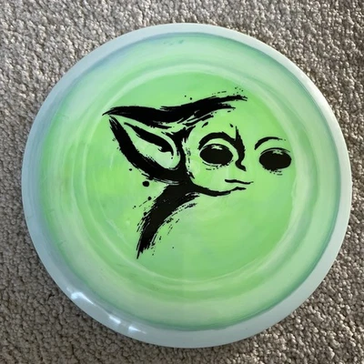 Discraft Buzzz Star Wars Baby Yoda Mandalorian Remolino Verde con Sello Negro Foto 1 de 2