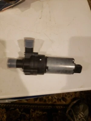  Bomba de agua auxiliar BOSCH VW Audi SEAT A4 A6 Golf 4 Foto 1 de 4