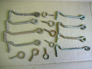 KONVOLUT VON ACHT - VINTAGE ANTIK GEBORGENER STAHL SCHEUNENSCHUPPEN TÜRHAKEN - 7 HÜTER - Bild 1 von 5