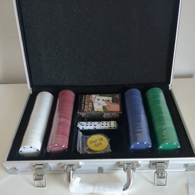Cardinals professional Texas hold’em poker set - Image 1 of 4