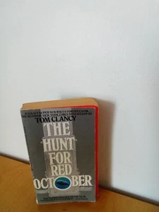 THE HUNT FOR RED OCTOBER-TOM CLANCY-OCTOBER 1985-BERKLEY BOOKS/NEW YORK - Picture 1 of 4