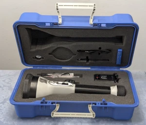REVA RI 2400 THE LONG ARM LONG DISTANCE FLASHLIGHT + Charger & Case DEAD BATTERY - Picture 1 of 24