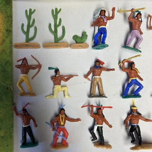 Vintage Timpo Swoppett Knights enorme lotto indiano - 33 pezzi e tappetino da gioco - Foto 1 di 6