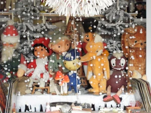 !SUCH!Pittiplatsch Sandmann Fuchs & Elster Schnatterinchen Kaufhaus Schaufenster - Bild 1 von 1