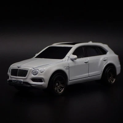 2015-2020 Bentley Bentayga Bianco 1:64 Scala da Collezione Modellino Auto - Immagine 1 di 4