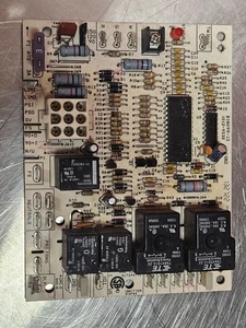 Goodman B18099-13 Circuito di controllo del forno 1012-933D - Foto 1 di 5