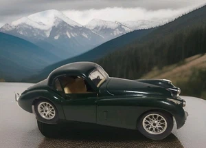 AUTO GIOCATTOLO VINTAGE. JAGUAR XK 120 DEL 1948. METALLO - Foto 1 di 12