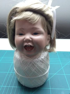 Neue Puppen -Perücke NEU 25- 28 cm Kopfumfang  Global Dolls USA  Blond - Bild 1 von 5