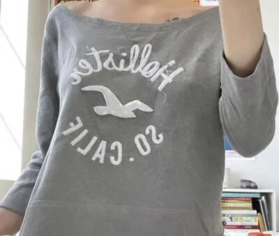 Suéter Gris Y2k de Hollister Lentejuelas Logo Talla Pequeña DEFECTO* Leer  Foto 1 de 4