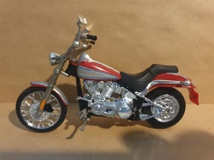 Modellino Moto Hotwheels Harley Davidson Softail Deuce 1/18 - Foto 1 di 1