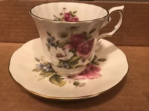 Vintage Elizabethan Fine Bone China Tea Cup & Saucer Rose Pattern England - Picture 1 of 4