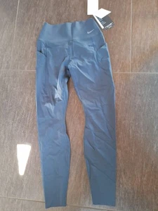 Nike Universa Leggings mit Taschen, mittlerem Halt und hohem Bund S Neu - Bild 1 von 4