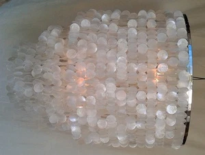 Deckenlampe / Deckenleuchte, Muschelleuchte aus hunderten Capiz, Perlmutt Plät - Bild 1 von 1