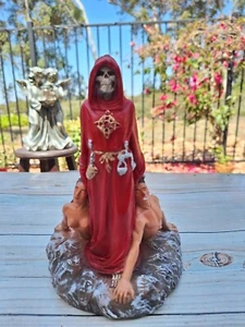 Santa Muerte Color Rojo 9"X6" Santa Muerte Estatua/Trío/Cuerpos/Salud/Amor - Imagen 1 de 10