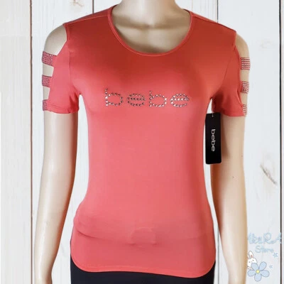 НОВЫЙ С ЯРЛЫКАМИ BEBE ПОДЛИННЫЙ ЖЕНЩИН КОРАЛЛ ЛОГОТИП ВЫРЕЗ КОРОТКИЙ РУКАВ ФУТБОЛКА РАЗМЕР S M L XL - Изображение 1 из 4