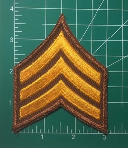 (2) Parche Sargento Chevron Schiffli - 3 Rayas Doradas en Sarga Marrón y Borde - Imagen 1 de 5