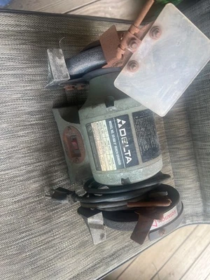 Amoladora de banco Delta modelo NO. 23-580 5” HP 1/5 RPM 3450 Foto 1 de 3