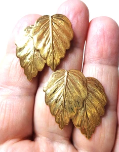 Vintage, strukturiert goldfarben, Blätter Ohrstecker Set. - Bild 1 von 3