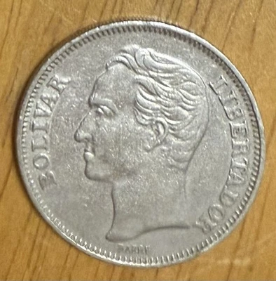 Moneda vintage de 2 bolívares circulada Venezuela 1967 Foto 1 de 2