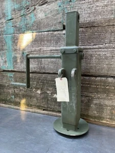 M200A1 Trailer Retractable Support Leg 12476168 & Landing Brace 2590-01-534-8779 - Picture 1 of 6