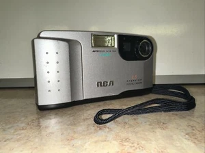 RCA CDS4100 Silver 1.5 MP Autofocus F5.6 7mm Built In Flash Digital Camera - Picture 1 of 7