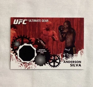 TARJETA DE PARCHE RELIQUIA USADA ANDERSON SILVA 2010 TOPPS UFC MMA FIGHTER - Imagen 1 de 2