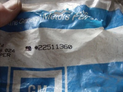 正品 GM 22511360 HOOD BUMPER 批量 2 件 BUICK CENTURY — 第 1/3 张图片