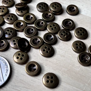 12 Stück x10 mm Metall BRONZE Knopf Nähen Knöpfe Sammelalbum 2 Loch Knöpfe Stricken - Bild 1 von 4