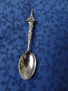 PARIS FRANCE  COLLECTOR'S SPOON featuring EIFFEL TOWER - Picture 1 of 5