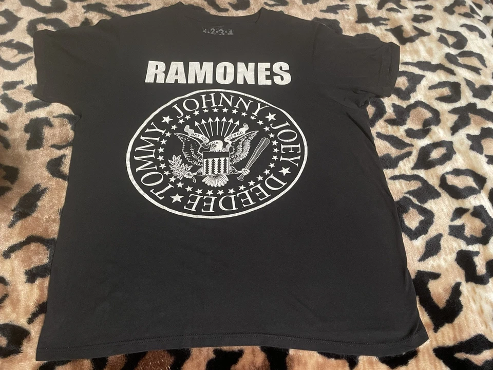 Camiseta De Colección RAMONES 1234 Mediana Negra Clásica Punk Rock Nueva York CBGB Camiseta Foto 1 de 4