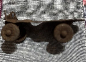 Rostige alte Vintage Miniatur Rollschuh Sammelfigur braucht Liebe - Bild 1 von 3