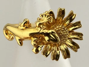 KJL KENNETH JAY LANE GOLDTONE LIZARD ON DAISY. SIZE 4.75 - 6.75 RING K74B - Picture 1 of 6