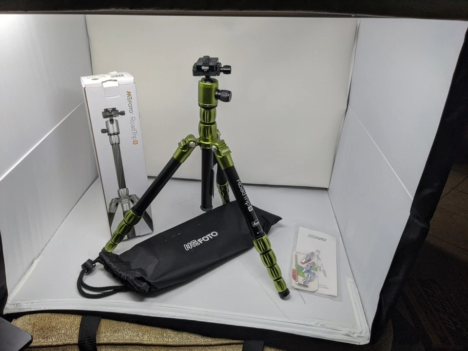 MeFOTO RTSAGRN RoadTrip S Travel Tripod (Aluminum, Green) -  Max Load 17.6lb NWT - Image 1 of 4