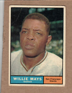 Willie Mays 1961 Topps baseball card #150