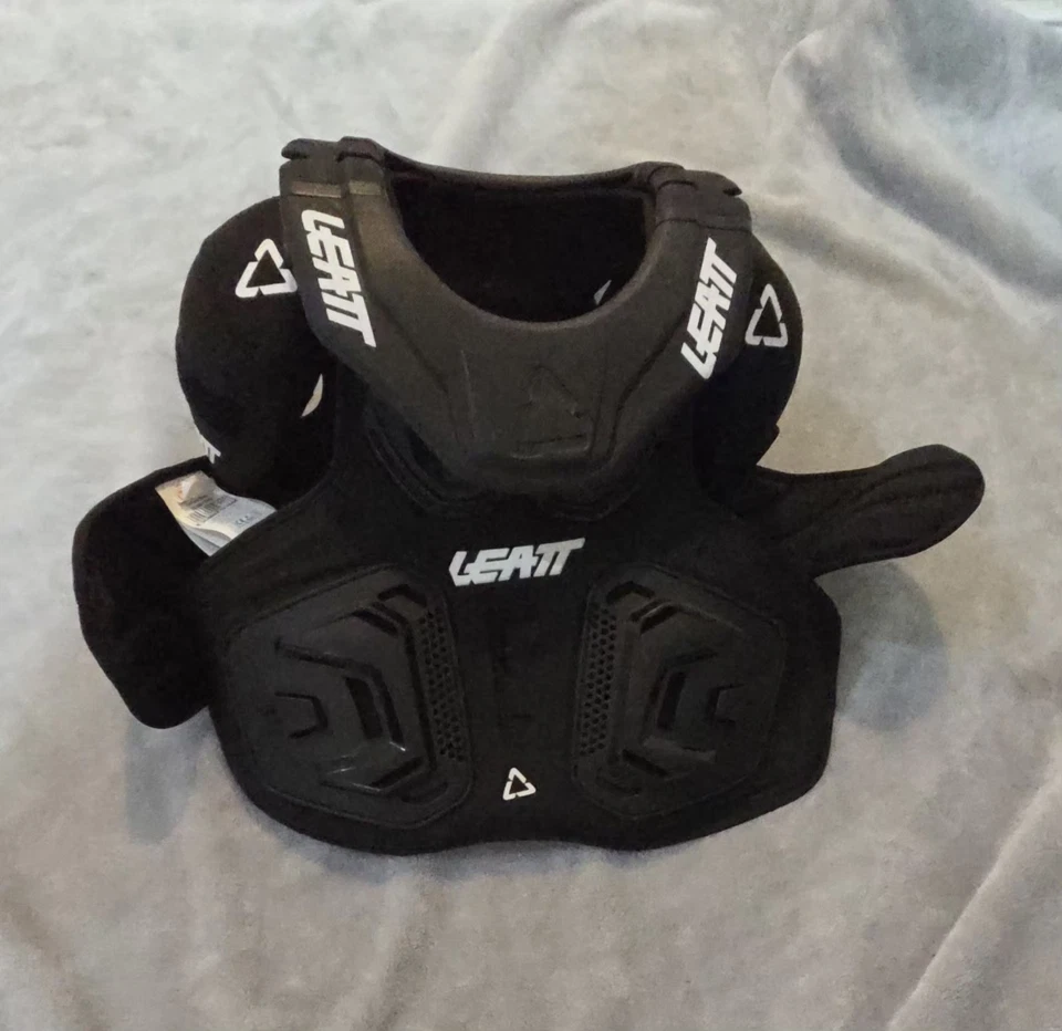 Colete Leatt Fusion 2.0 Jr Junior (Preto - Grande/X-Grande) - Imagem 1 de 4